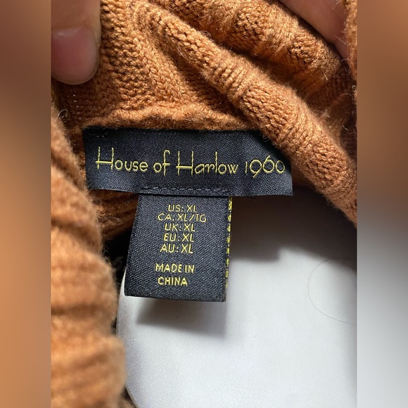 House of Harlow camel turtle neck - Picture 2 of 3